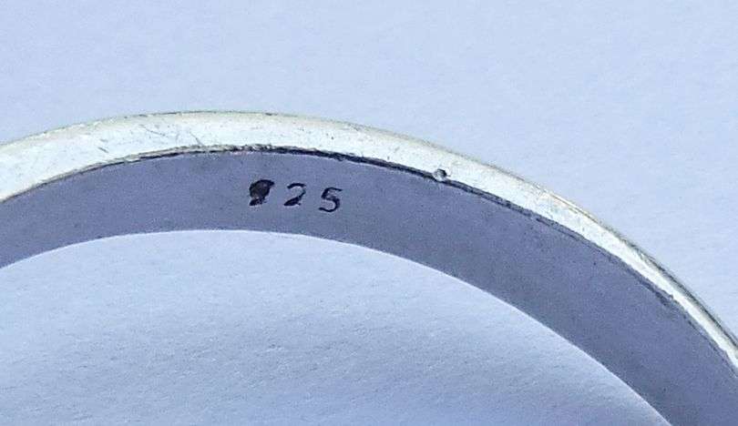 LOOK !! AN AMAZING SOLID STERLING SILVER CLUSTER RING SET WITH LOTS OF FACETED CZ STONES !! WOW !!