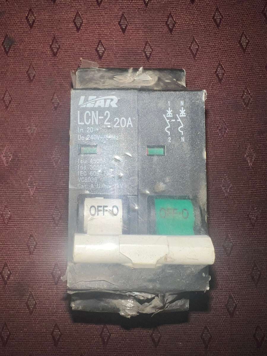 Lear Circuit Breaker 1 Pole + N 20A