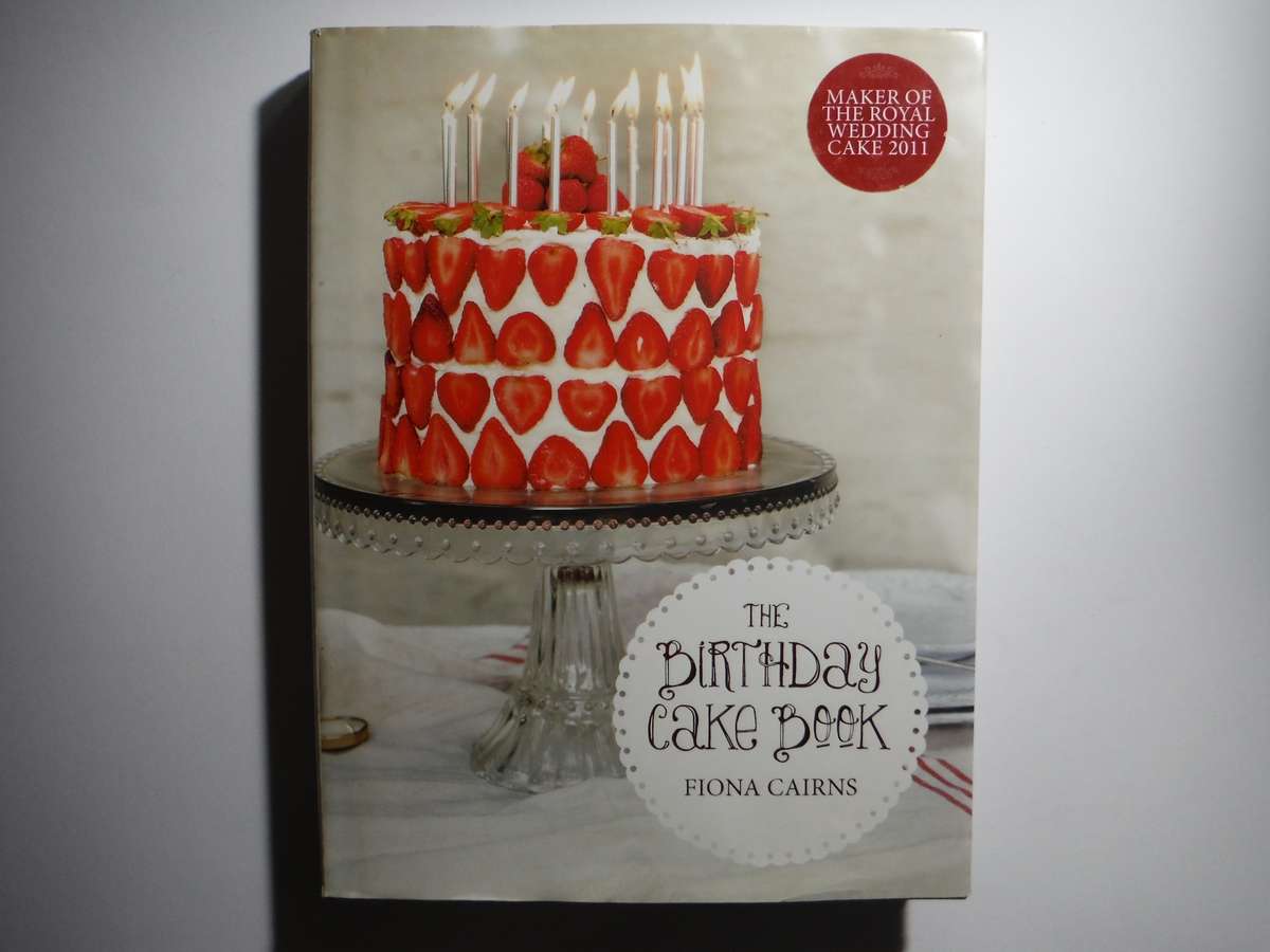 The Birthday Cake Book - Hardcover - Fiona Cairns