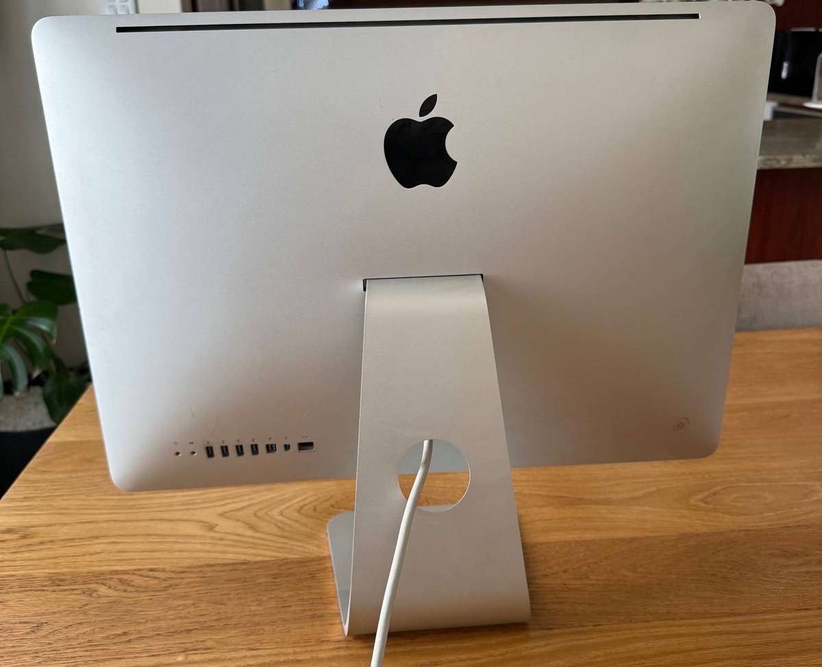 Apple iMac 21.5" 2011, Intel Core i5, 500Gb HDD, 4gb Ram, 2.5GHz, AMD Radeon HD 6750M Graphics