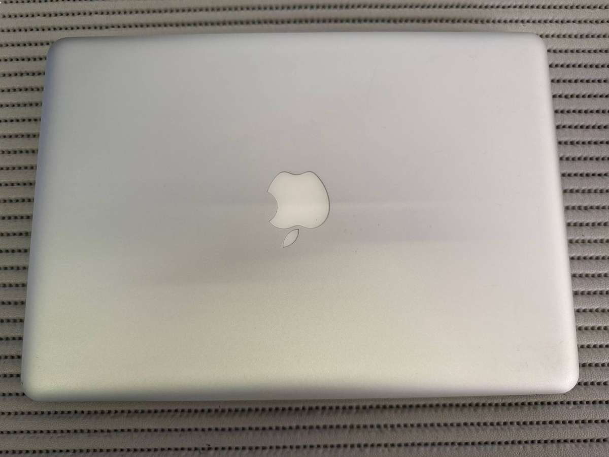 Apple MacBook Pro 13" MID 2010, Intel Core 2 Duo, 250gb HDD, 4gb Ram, 2.4GHz