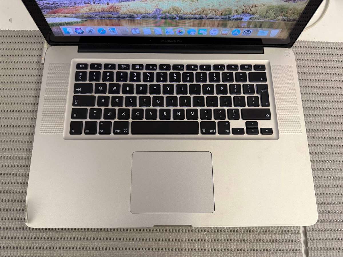 MACBOOK PRO 15 INCH LATE 2011, INTEL CORE I7 2.2GHz, 1TB HDD, 8GB DDR3 RAM