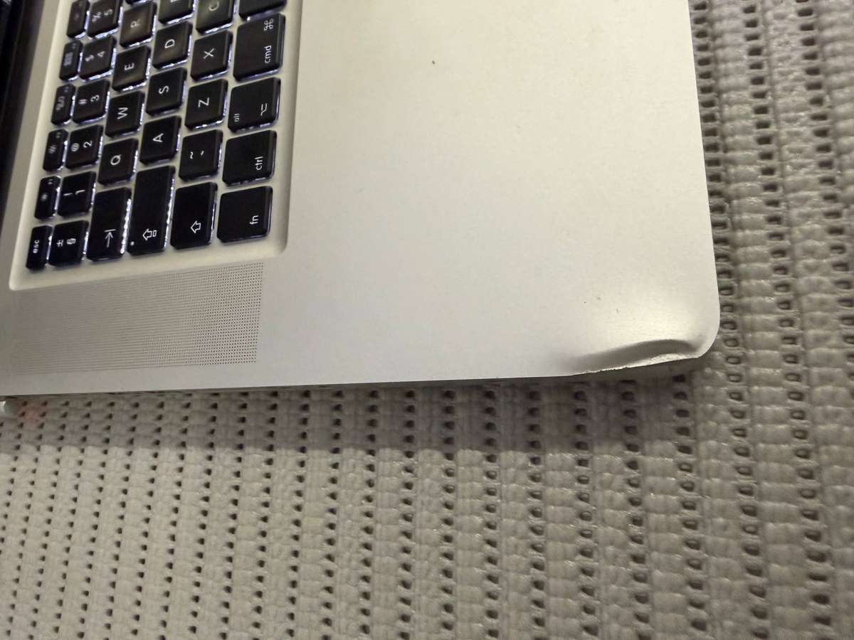 MACBOOK PRO 15 INCH LATE 2011, INTEL CORE I7 2.2GHz, 1TB HDD, 8GB DDR3 RAM
