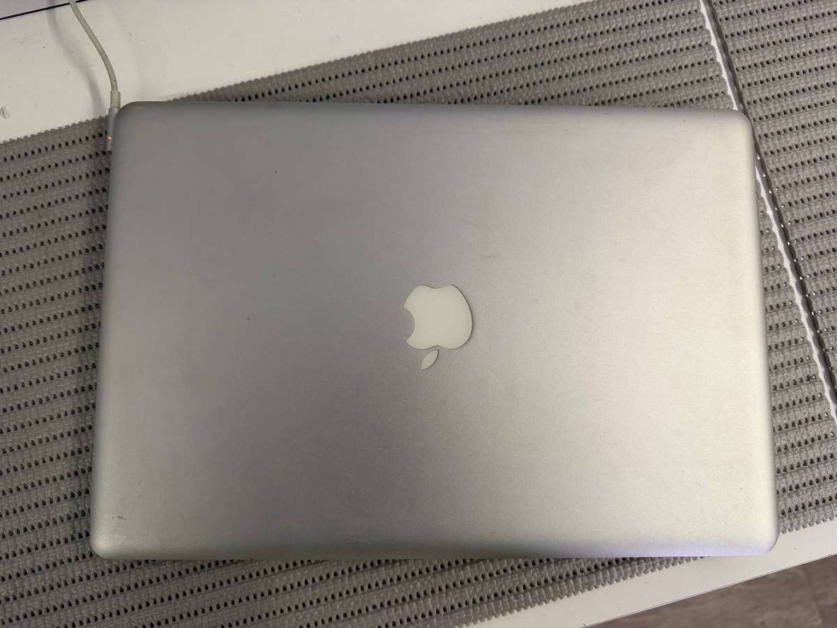 MACBOOK PRO 15 INCH LATE 2011, INTEL CORE I7 2.2GHz, 1TB HDD, 8GB DDR3 RAM