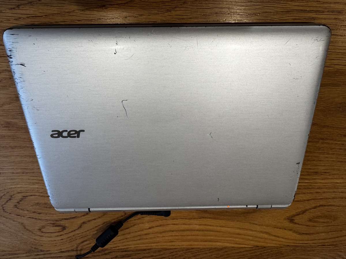 Acer Aspire E3-112 Intel Celeron 2.16GHz Dual Core 11.6", 4GB RAM, 450GB HDD PLEASE READ!!!