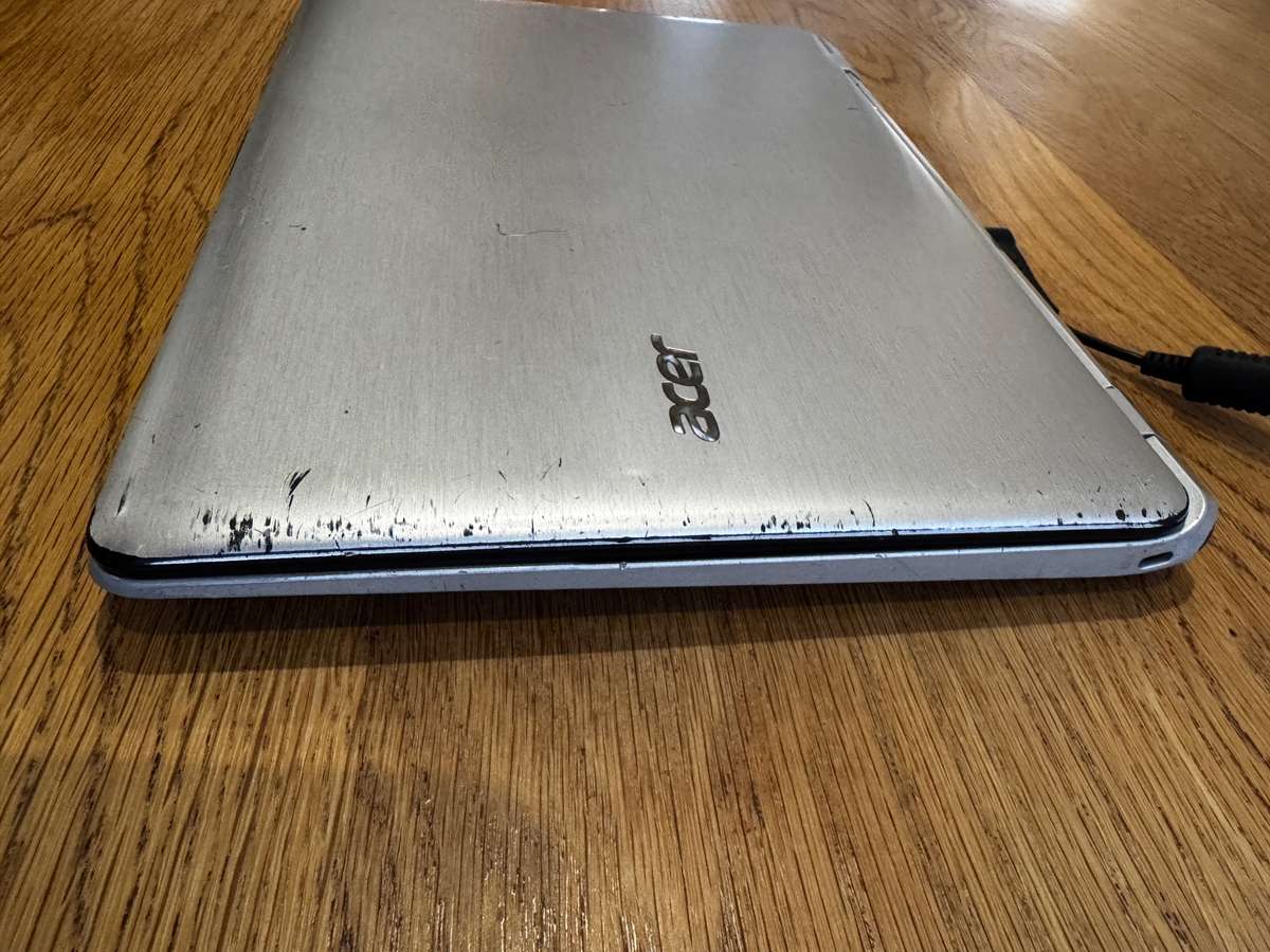 Acer Aspire E3-112 Intel Celeron 2.16GHz Dual Core 11.6", 4GB RAM, 450GB HDD PLEASE READ!!!