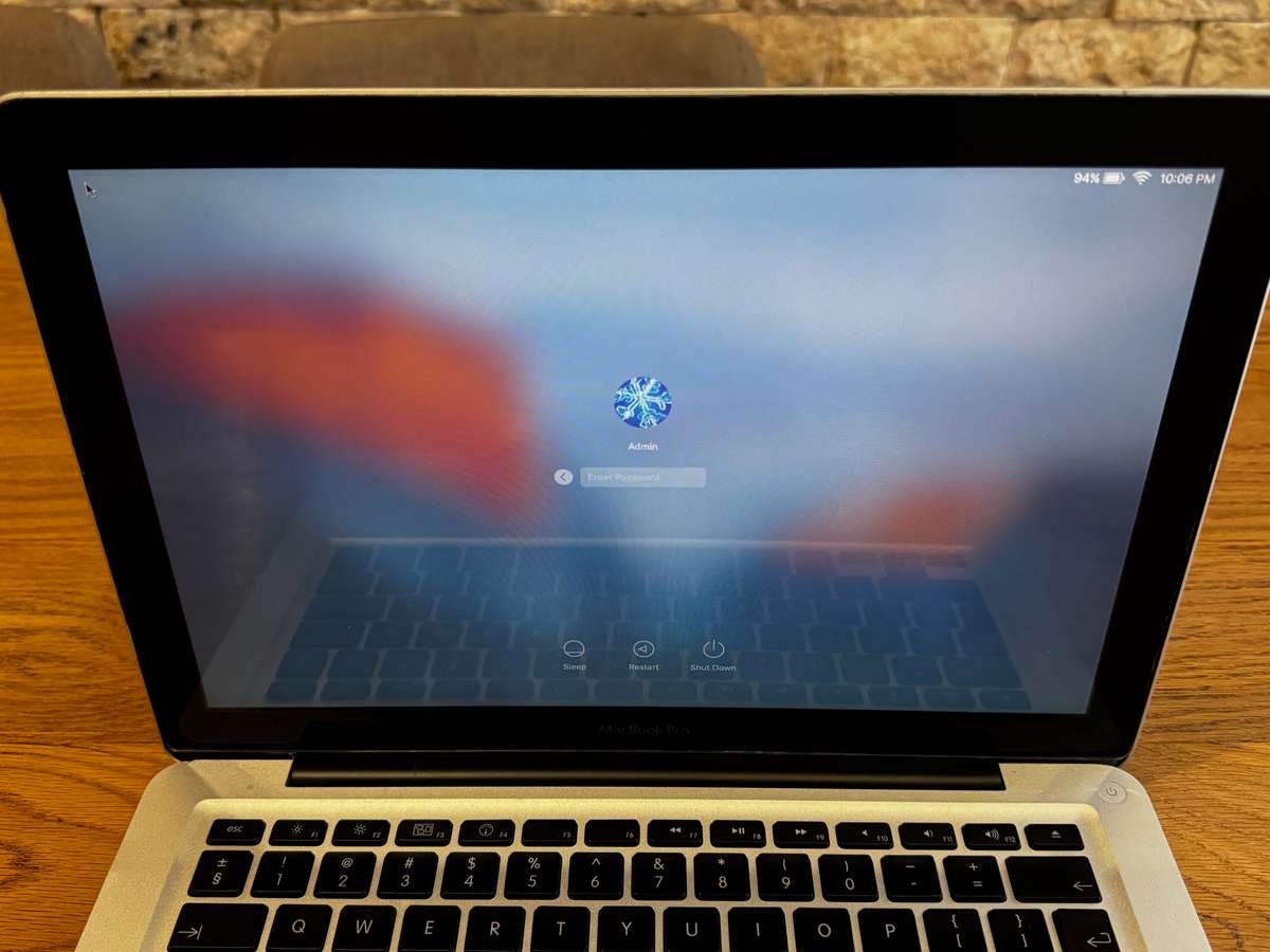 Apple MacBook Pro 13" 2008, Intel Core 2 Duo, 160gb HDD, 2gb Ram, 2GHz