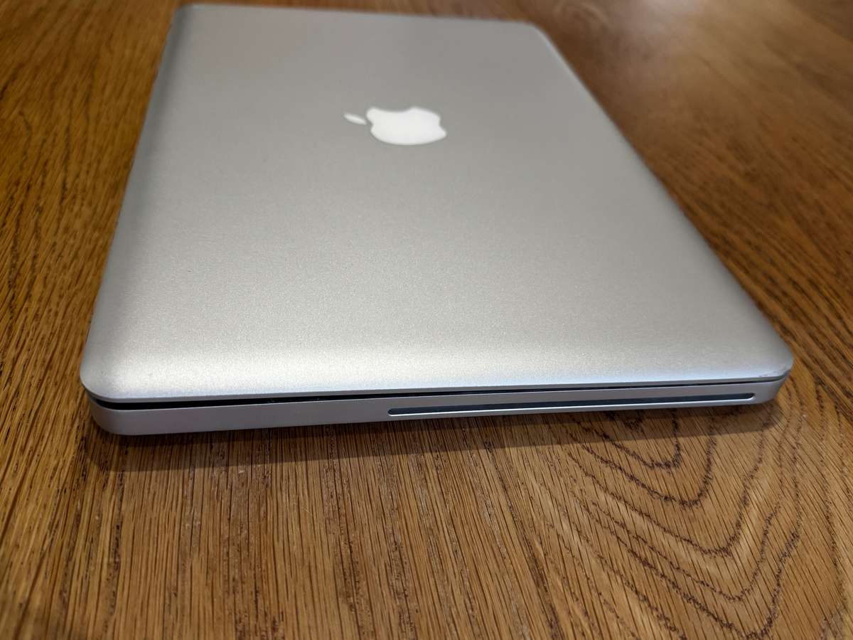 Apple MacBook Pro 13" 2008, Intel Core 2 Duo, 160gb HDD, 2gb Ram, 2GHz