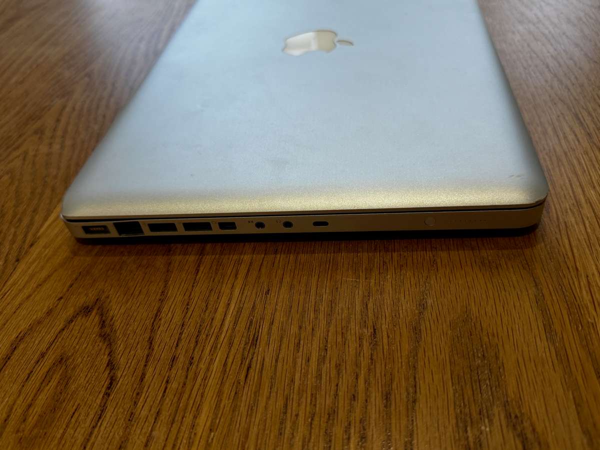 Apple MacBook Pro 13" 2008, Intel Core 2 Duo, 160gb HDD, 2gb Ram, 2GHz