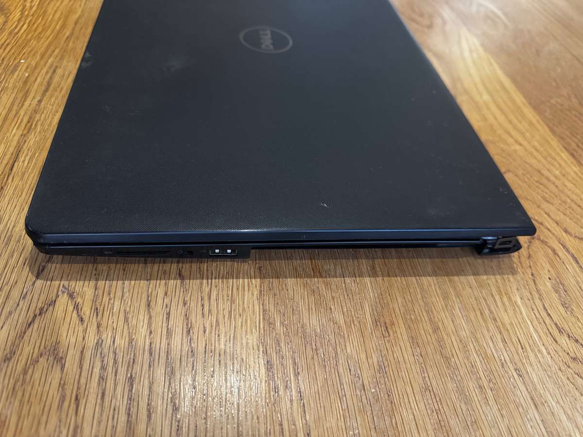DELL Inspiron 15 3000 Series 3567, Core i5-7200U 2.5GHz, 8GB DDR4 RAM PLEASE READ!!!