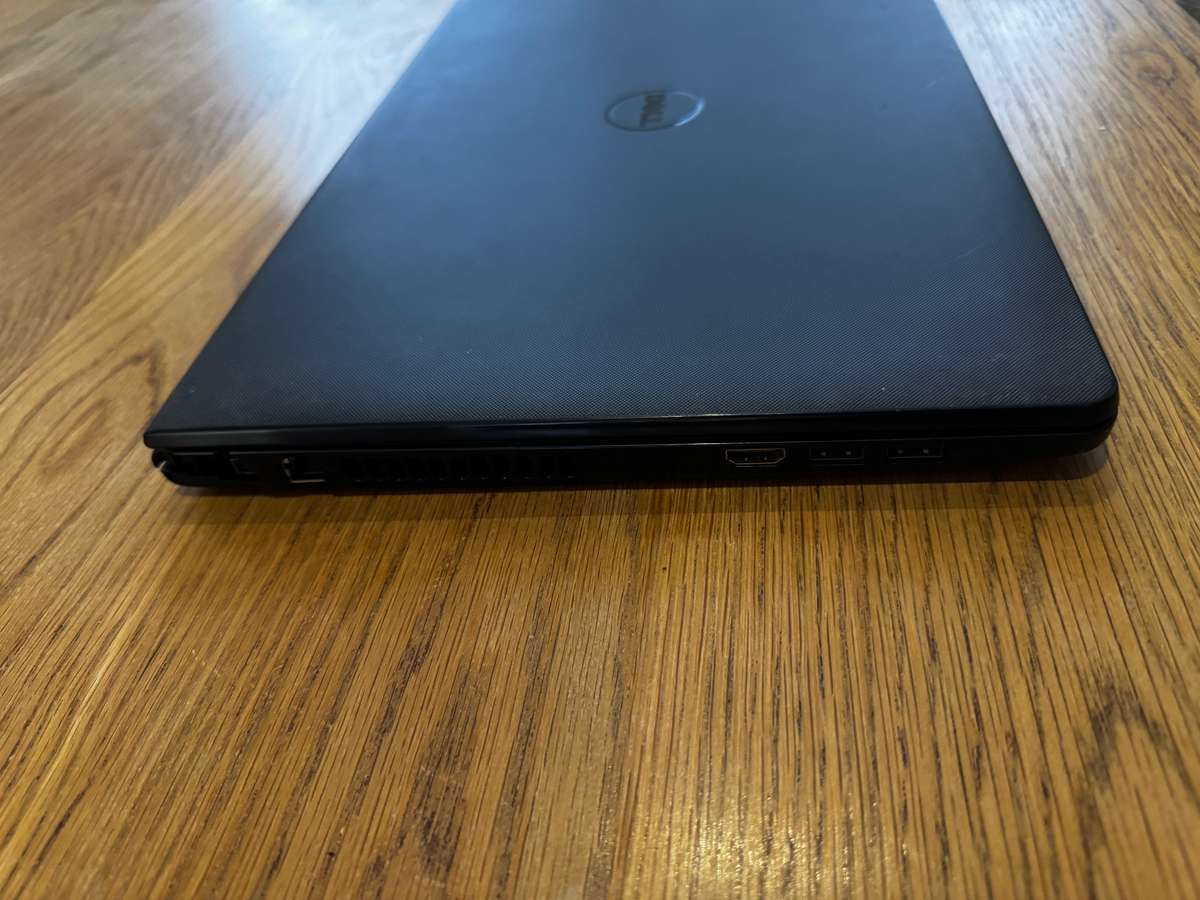 DELL Inspiron 15 3000 Series 3567, Core i5-7200U 2.5GHz, 8GB DDR4 RAM PLEASE READ!!!