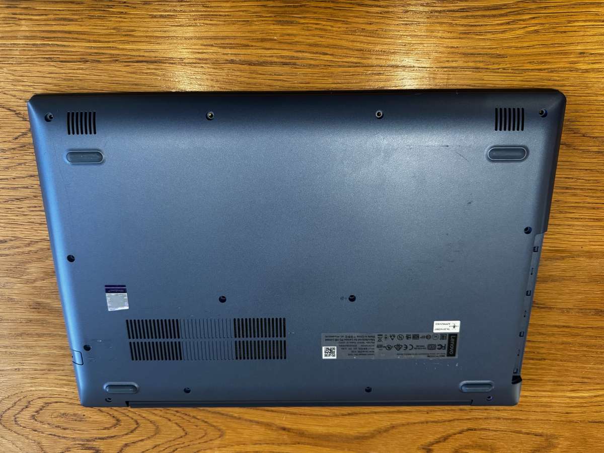 Lenovo Ideapad 330-15ikb 15.6", Intel i3-8130U 2.2 GHz, 8 GB RAM PLEASE READ!!!