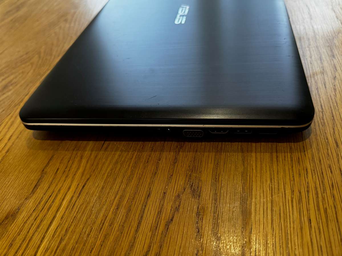 Asus Notebook K541UA 15.6" , i5-7200U 2.5 GHz, 4 GB RAM PLEASE READ!!!