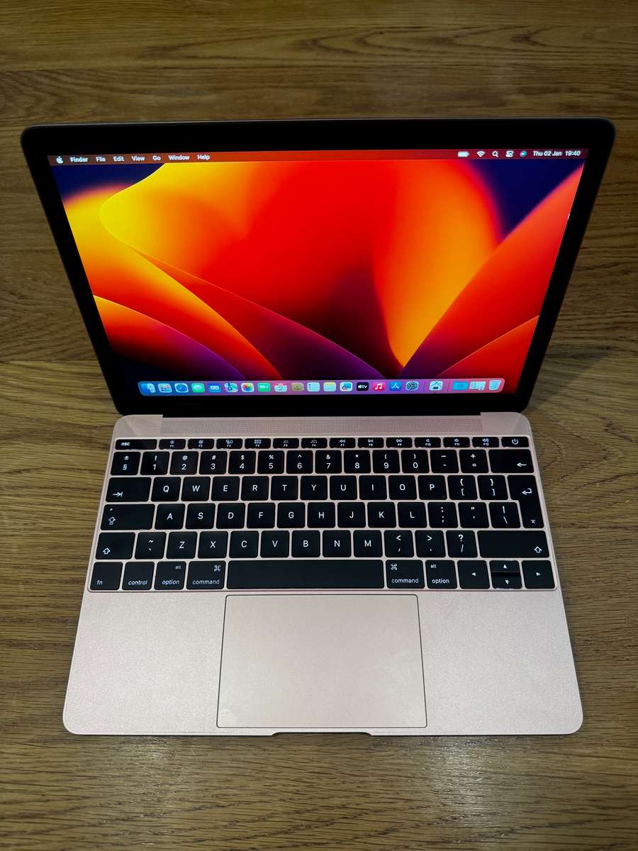 MacBook Pro 12 inch 2017, INTEL CORE M3, 1.2GHZ, 8GB RAM 256GB SSD, NEW BATTERY!!!!!!!
