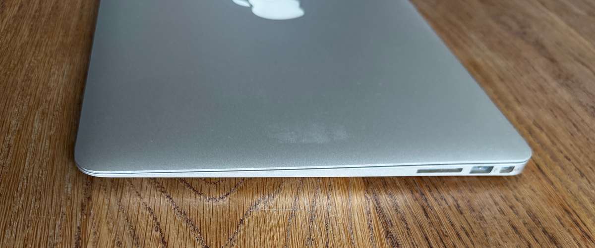 Apple MacBook Air 13" 2010 A1369 , Intel Core 2 Duo, 4Gb Ram. PLEASE READ!!!!!!