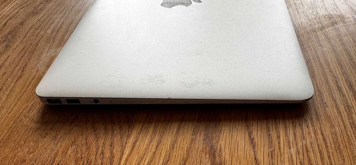 Apple MacBook Air 13" 2010 A1369 , Intel Core 2 Duo, 4Gb Ram. PLEASE READ!!!!!!