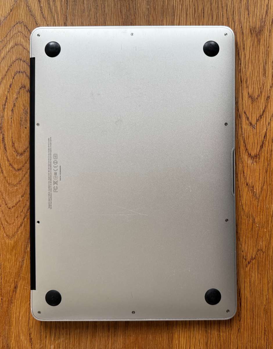 Apple MacBook Air 13" 2010 A1369 , Intel Core 2 Duo, 4Gb Ram. PLEASE READ!!!!!!