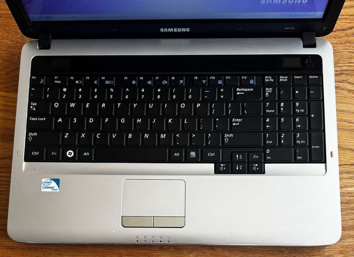 Samsung Notebook NP-RV510 15.6" Intel Celeron Dual-Core CPU 2.10GHz 2GB DDR3 RAM 320GB HDD
