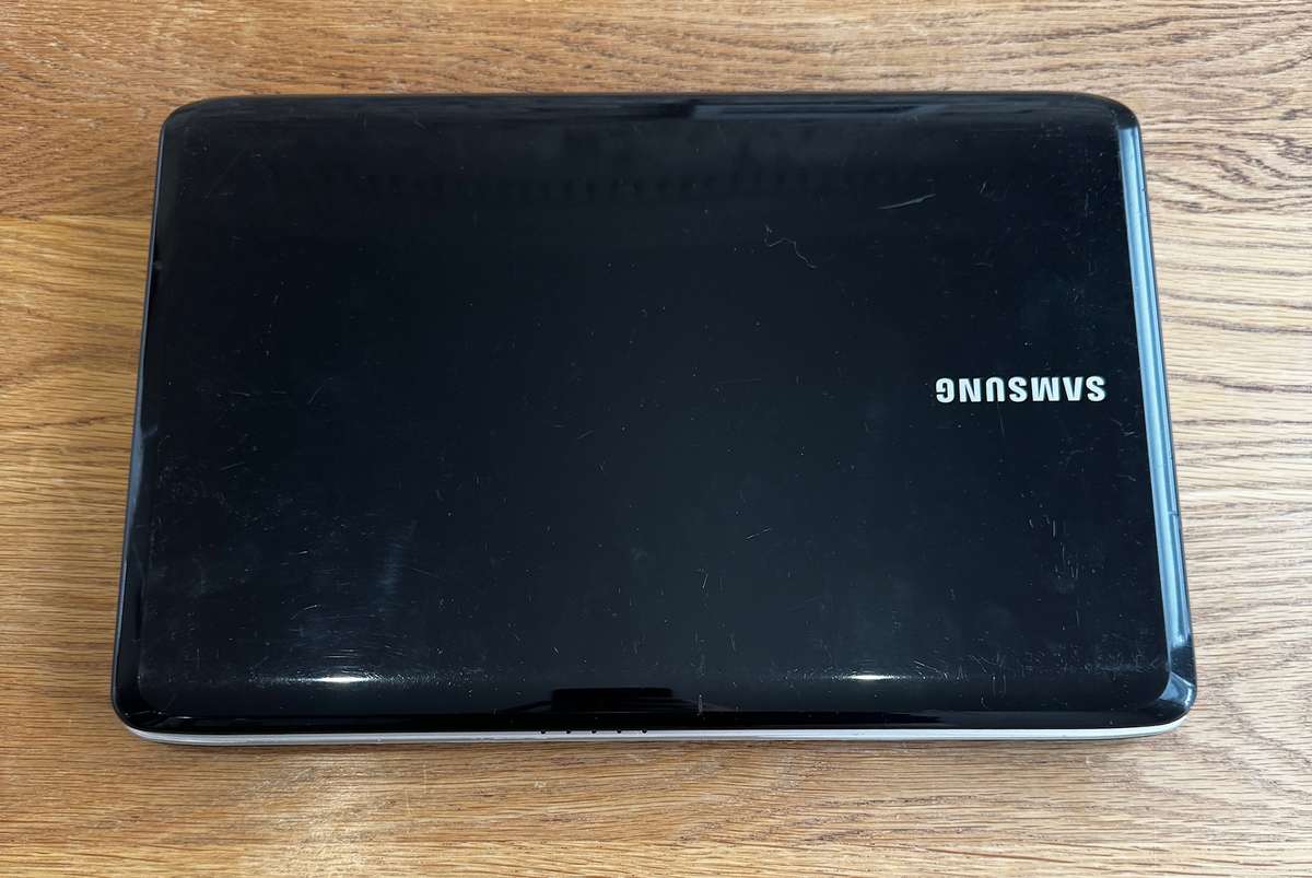 Samsung Notebook NP-RV510 15.6" Intel Celeron Dual-Core CPU 2.10GHz 2GB DDR3 RAM 320GB HDD