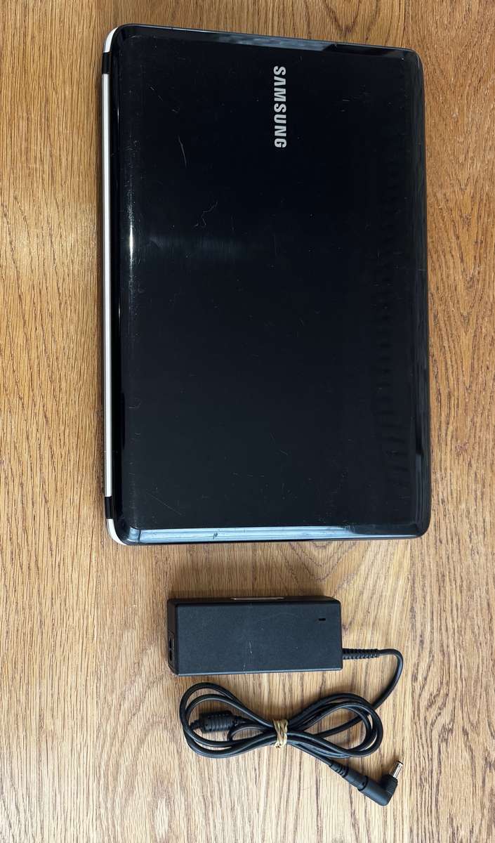 Samsung Notebook NP-RV510 15.6" Intel Celeron Dual-Core CPU 2.10GHz 2GB DDR3 RAM 320GB HDD