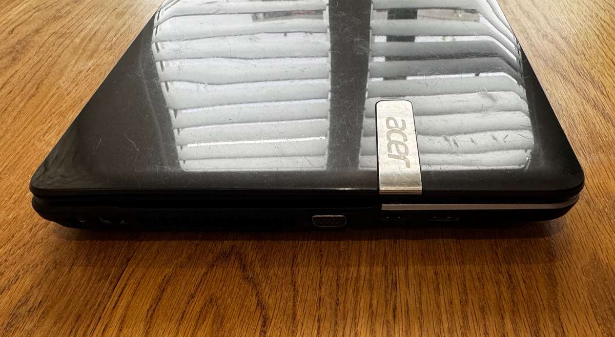 ACER TravelMate P253M 15.6", Intel Core i3 2328M 2.20GHz, 4GB RAM, 500GB HDD