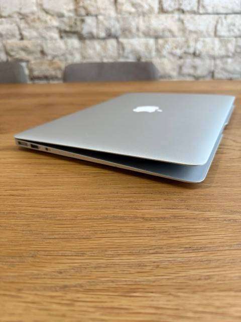 MacBook Air 13 inch EARLY 2015 1.6GHz, INTEL Core i5 8GB RAM 256GB SSD