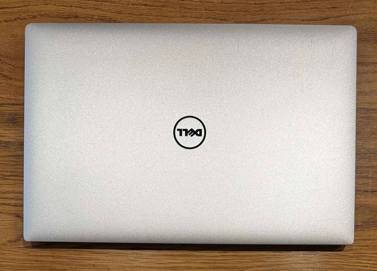 Dell XPS 9560 4K 15.6", Nvidea GTX 1050, Intel I7-7700HQ 2.8GHz, 16GB RAM, 256GB SSD PLEASE READ!!!