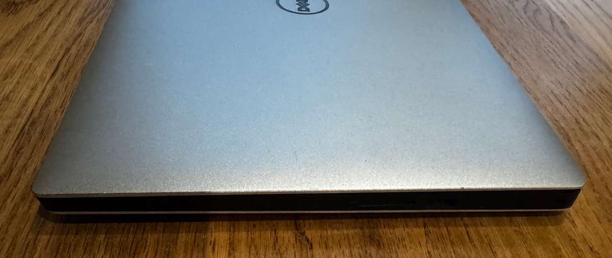 Dell XPS 9560 4K 15.6", Nvidea GTX 1050, Intel I7-7700HQ 2.8GHz, 16GB RAM, 256GB SSD PLEASE READ!!!