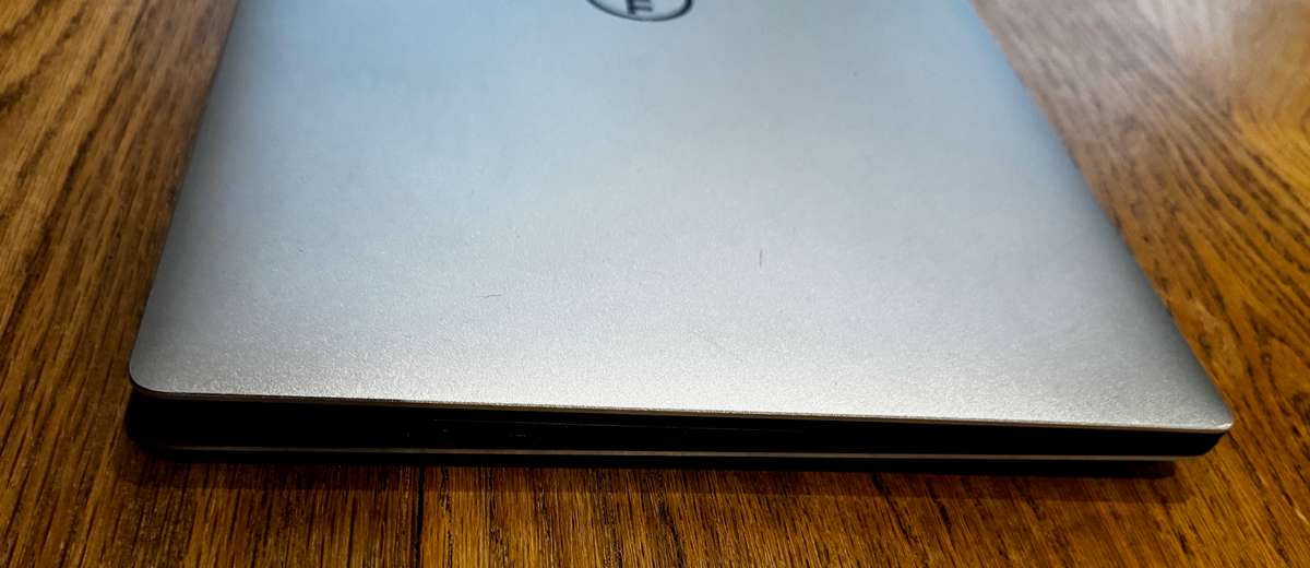 Dell XPS 9560 4K 15.6", Nvidea GTX 1050, Intel I7-7700HQ 2.8GHz, 16GB RAM, 256GB SSD PLEASE READ!!!