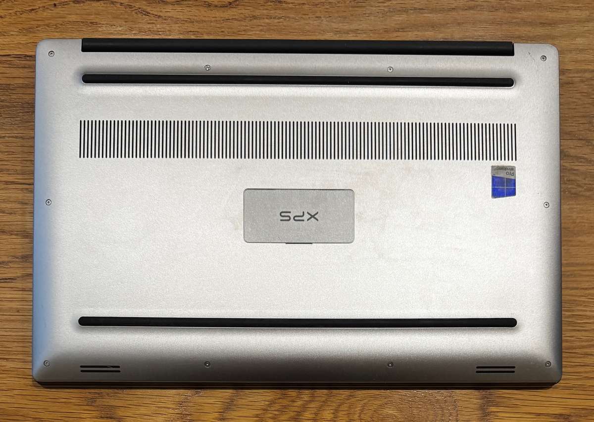 Dell XPS 9560 4K 15.6", Nvidea GTX 1050, Intel I7-7700HQ 2.8GHz, 16GB RAM, 256GB SSD PLEASE READ!!!