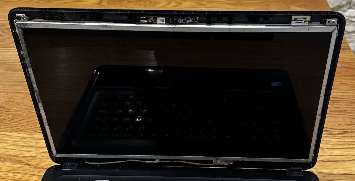 HP Compaq Presario CQ58-200EI 15.", Intel Celeron B830 1.8GHz, NO RAM, NO HDD PLEASE READ!!!
