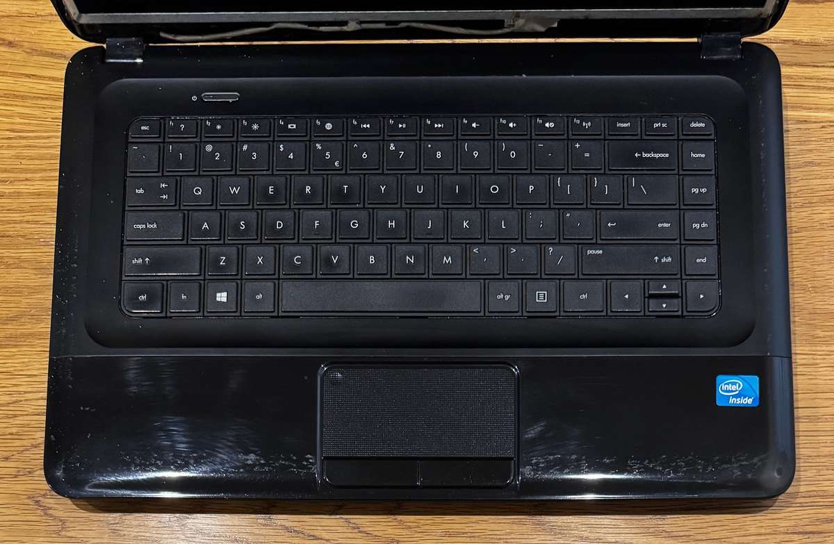 HP Compaq Presario CQ58-200EI 15.", Intel Celeron B830 1.8GHz, NO RAM, NO HDD PLEASE READ!!!