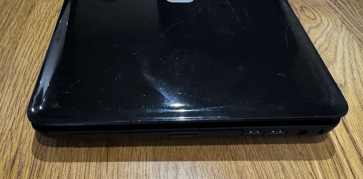 HP Compaq Presario CQ58-200EI 15.", Intel Celeron B830 1.8GHz, NO RAM, NO HDD PLEASE READ!!!