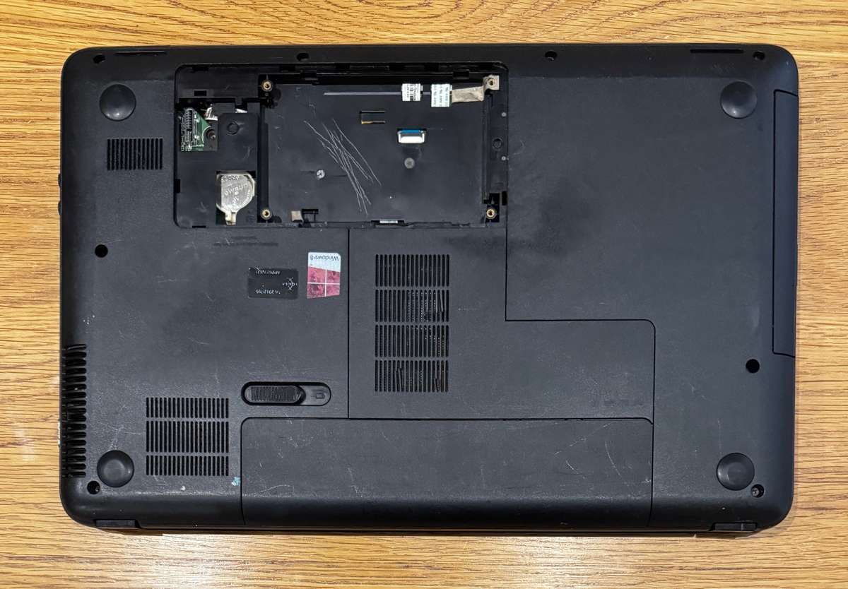 HP Compaq Presario CQ58-200EI 15.", Intel Celeron B830 1.8GHz, NO RAM, NO HDD PLEASE READ!!!