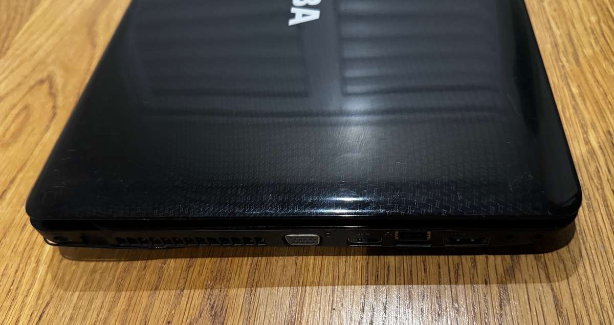 TOSHIBA Satellite L650-15G 15.6", Intel Core i5-430M 2.26GHz, 3GB RAM PLEASE READ!!!