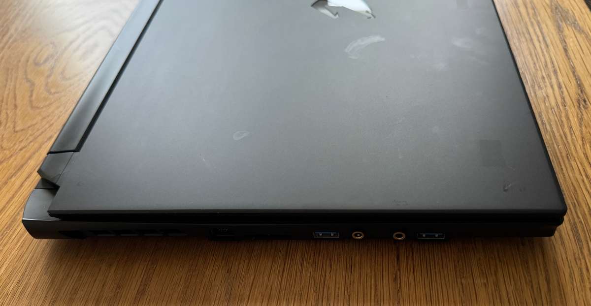 Gigabyte AORUS 17G XC 17.3", Intel Core i7-10870H 2.20GHz, RTX 3070, 8GB Ram, 256GB SSD, READ BELOW!