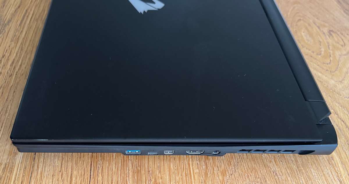 Gigabyte AORUS 17G XC 17.3", Intel Core i7-10870H 2.20GHz, RTX 3070, 8GB Ram, 256GB SSD, READ BELOW!