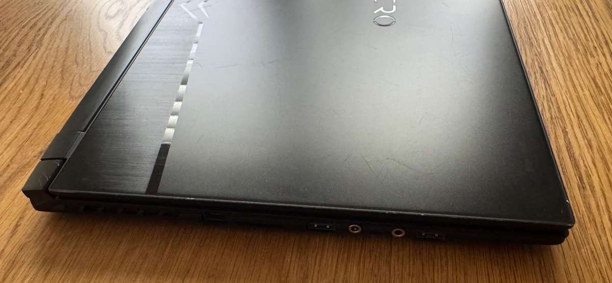 Gigabyte Aero 17 XB 17.3", Intel Core i7-10875H 2.30GHz, RTX 2070 Super, 20GB Ram, 256GB SSD