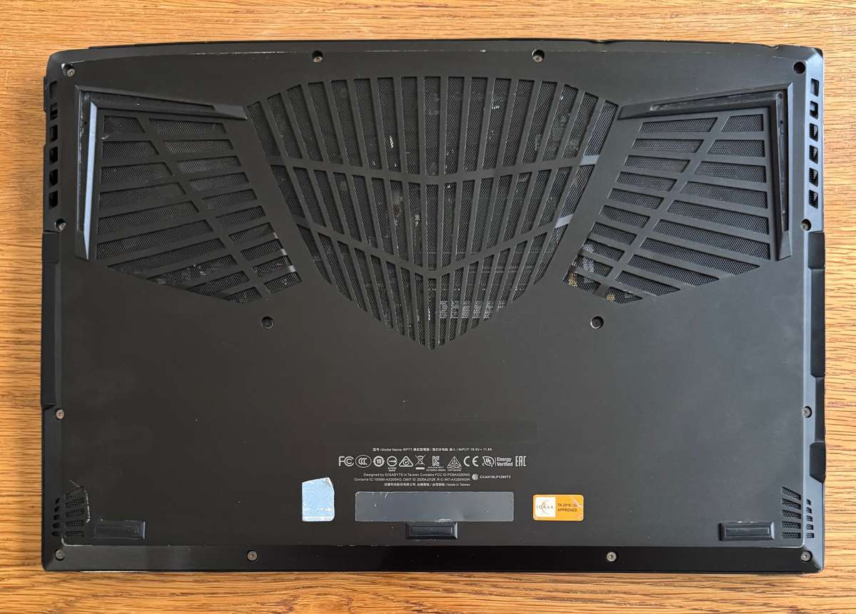 Gigabyte Aero 17 XB 17.3", Intel Core i7-10875H 2.30GHz, RTX 2070 Super, 20GB Ram, 256GB SSD