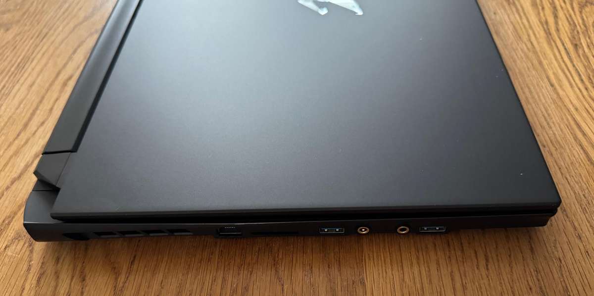 Gigabyte AORUS 17G XC 17.3", Intel Core i7-10870H 2.20GHz, RTX 3070, 8GB Ram, 256GB SSD, READ BELOW!