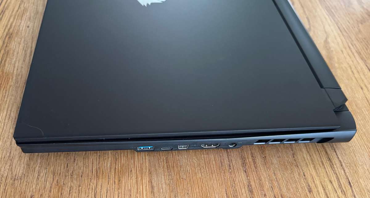 Gigabyte AORUS 17G XC 17.3", Intel Core i7-10870H 2.20GHz, RTX 3070, 8GB Ram, 256GB SSD, READ BELOW!