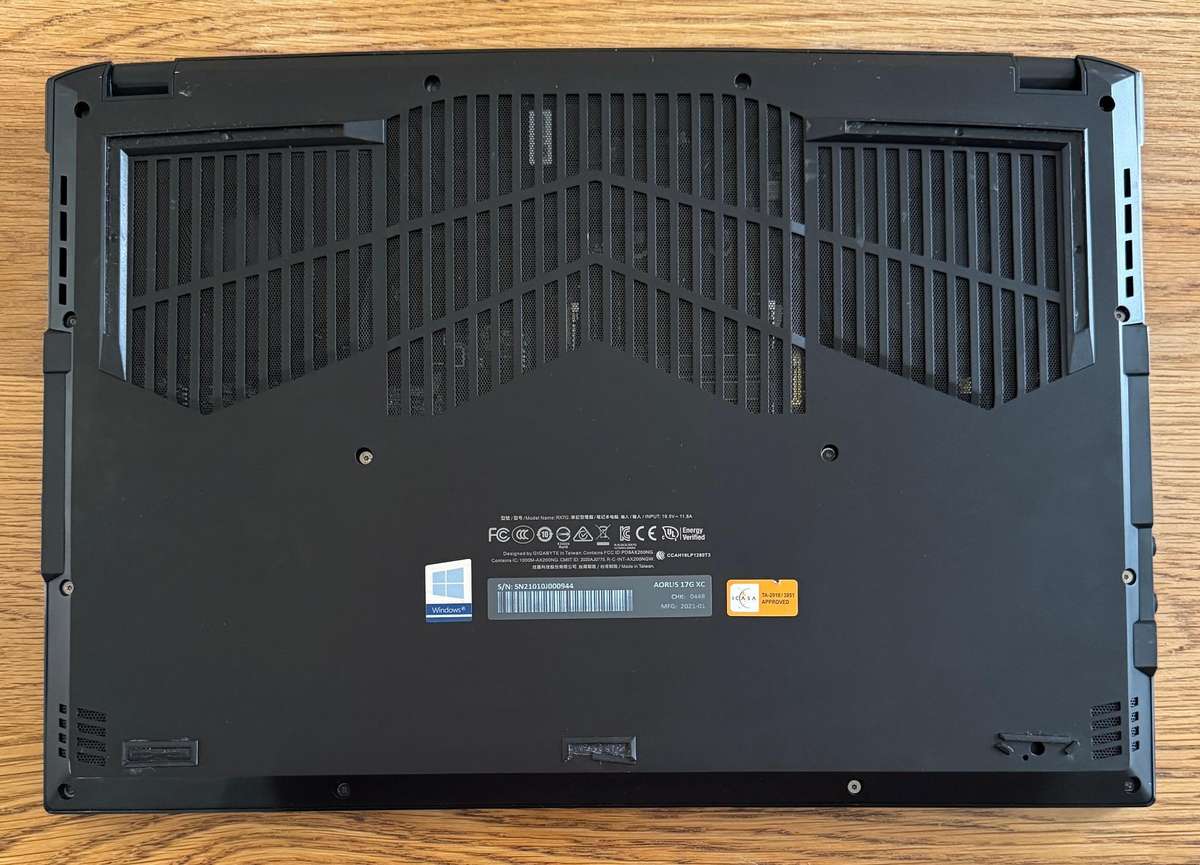 Gigabyte AORUS 17G XC 17.3", Intel Core i7-10870H 2.20GHz, RTX 3070, 8GB Ram, 256GB SSD, READ BELOW!