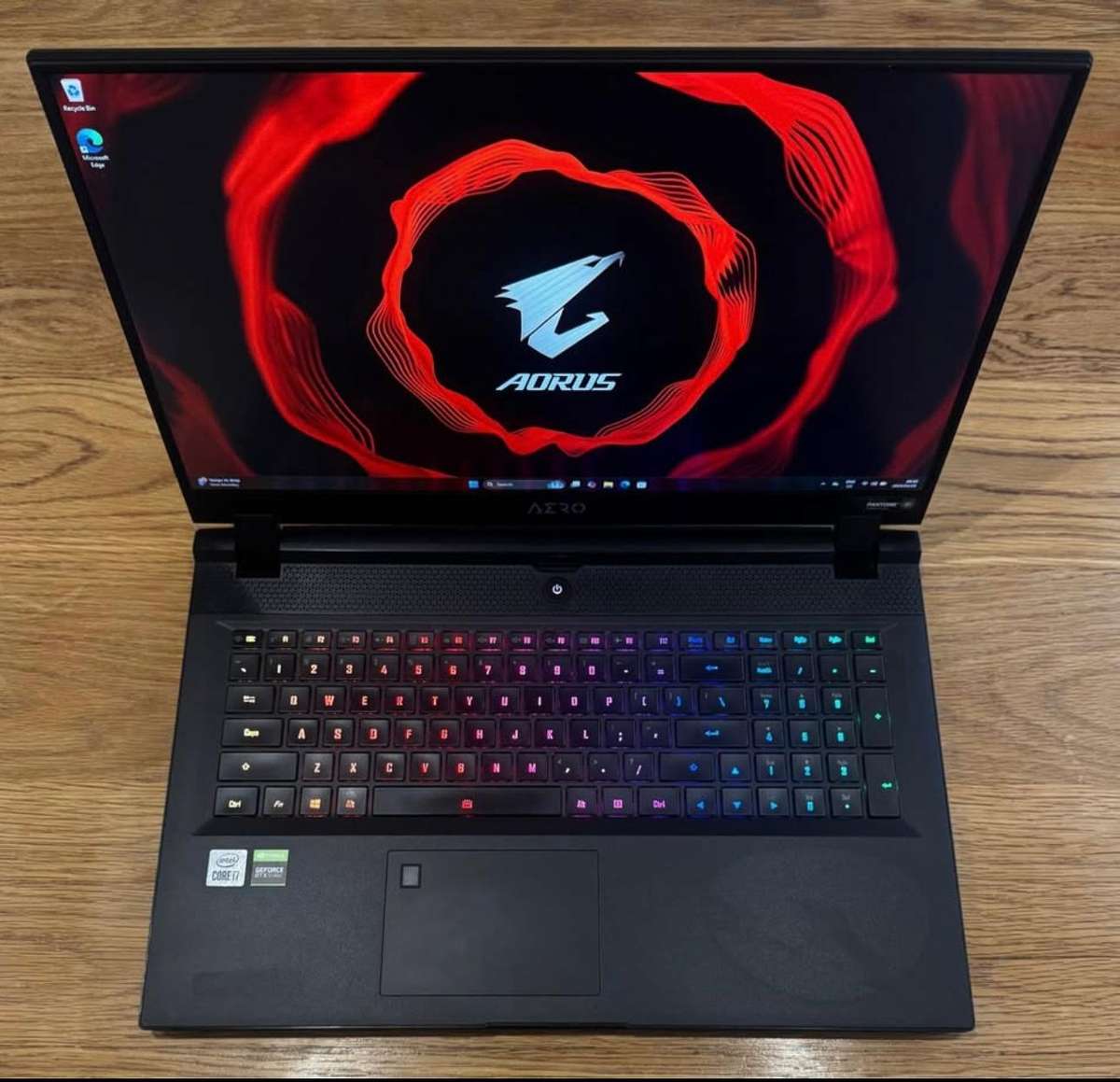 Gigabyte Aero 17 XB 144Hz 17.3", Intel Core i7-10875H 2.30GHz, RTX 2070 Super, 16GB Ram, 1TB SSD