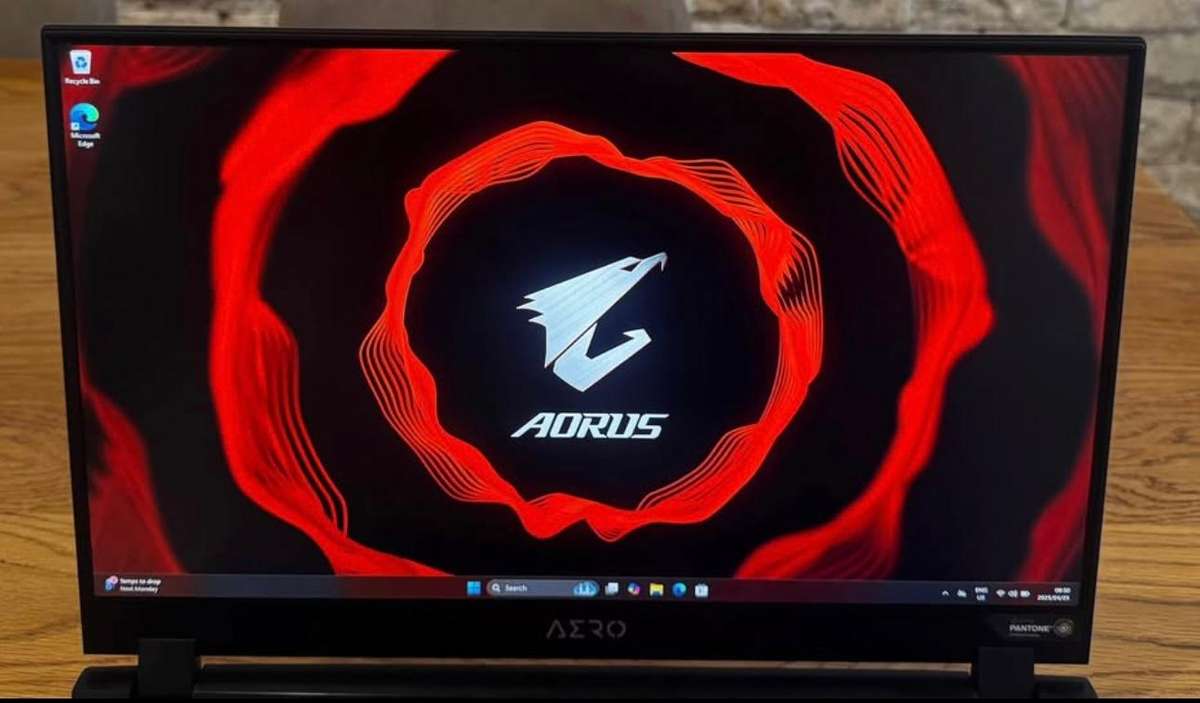 Gigabyte Aero 17 XB 144Hz 17.3", Intel Core i7-10875H 2.30GHz, RTX 2070 Super, 16GB Ram, 1TB SSD