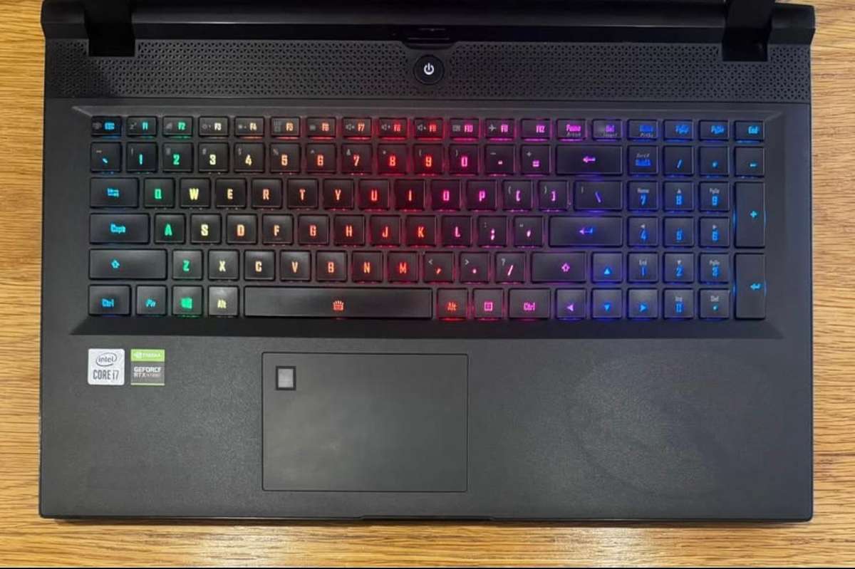 Gigabyte Aero 17 XB 144Hz 17.3", Intel Core i7-10875H 2.30GHz, RTX 2070 Super, 16GB Ram, 1TB SSD