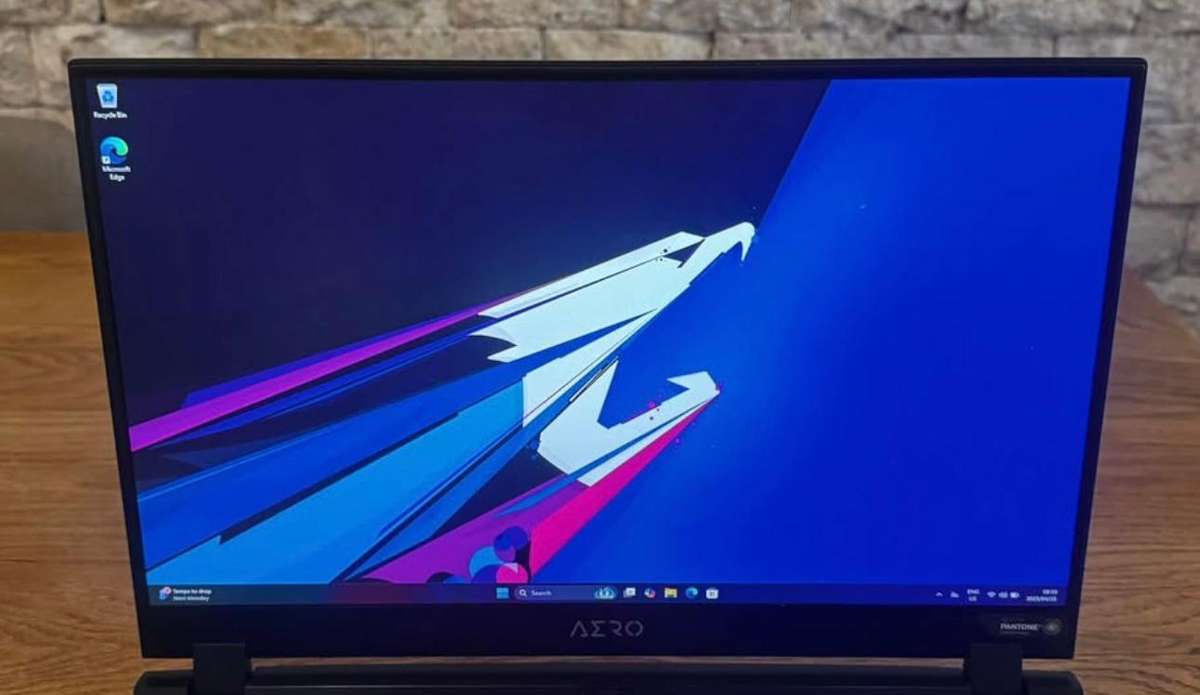 Gigabyte Aero 17 XB 144Hz 17.3", Intel Core i7-10875H 2.30GHz, RTX 2070 Super, 20GB Ram, 500B SSD
