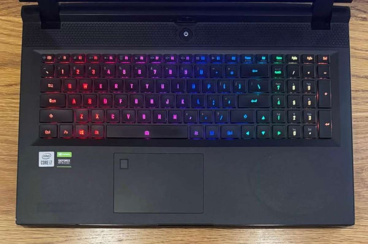 Gigabyte Aero 17 XB 144Hz 17.3", Intel Core i7-10875H 2.30GHz, RTX 2070 Super, 20GB Ram, 500B SSD