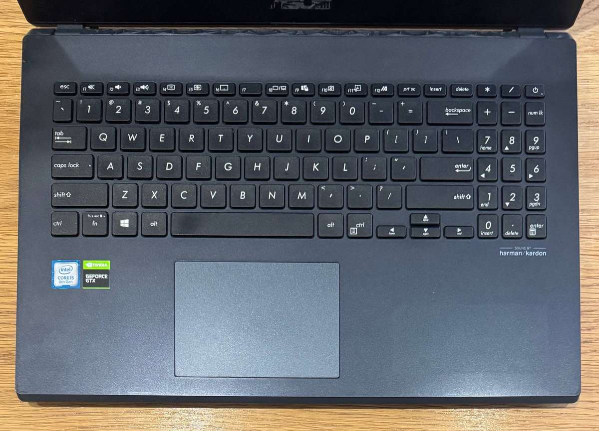 Asus VivoBook 15 15.6",GTX 1650 4GB VRAM , Intel Core i5-9300H 2.40GHz, 24GB RAM, 500GB SSD, READ!!!