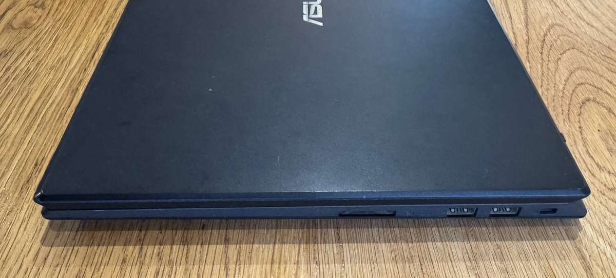 Asus VivoBook 15 15.6",GTX 1650 4GB VRAM , Intel Core i5-9300H 2.40GHz, 24GB RAM, 500GB SSD, READ!!!