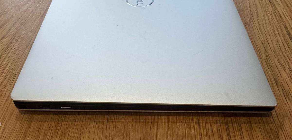 DELL XPS 13 7390 13.3", Intel Core i5-10210U 1.60GHz, 8GB RAM, NO SSD, READ!!!